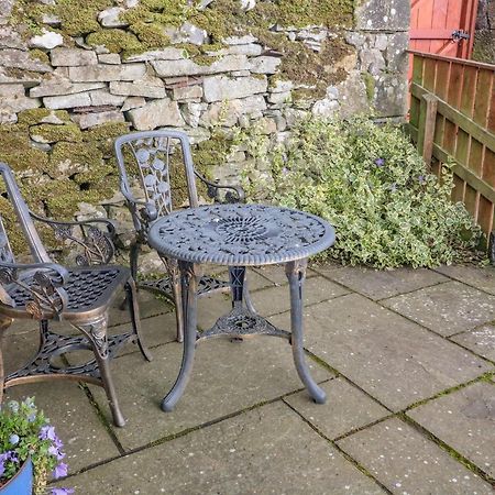 Watershed Cottage Settle Bagian luar foto