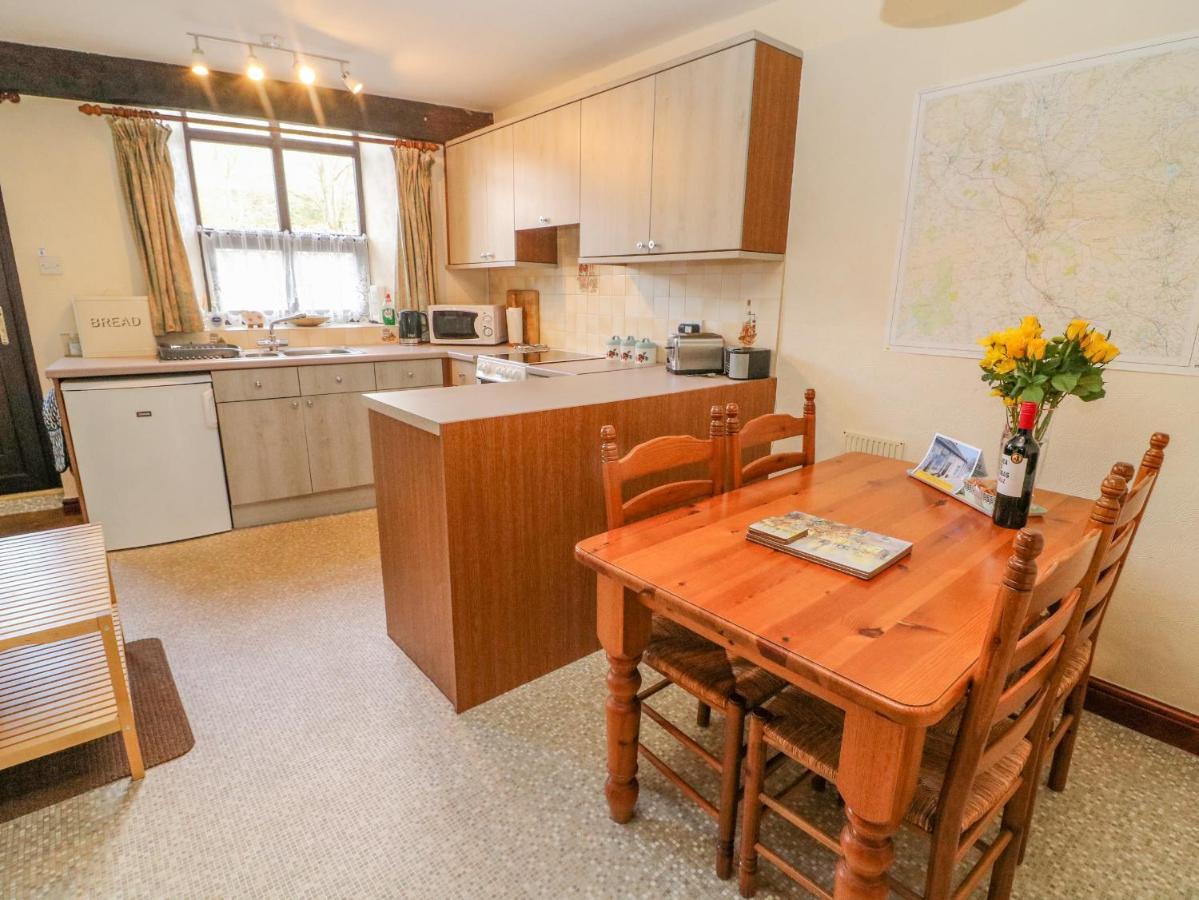 Watershed Cottage Settle Bagian luar foto